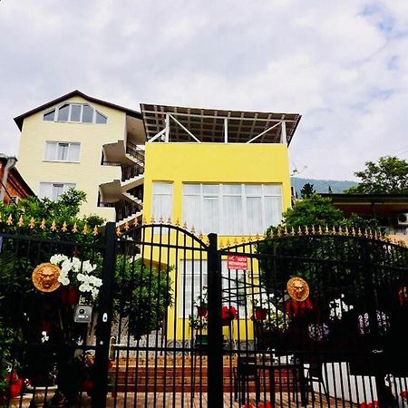 Anna-Saria Guest House Гагра Екстериор снимка